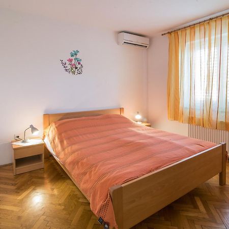 Apartments Villa Ana Krk Town Bilik gambar