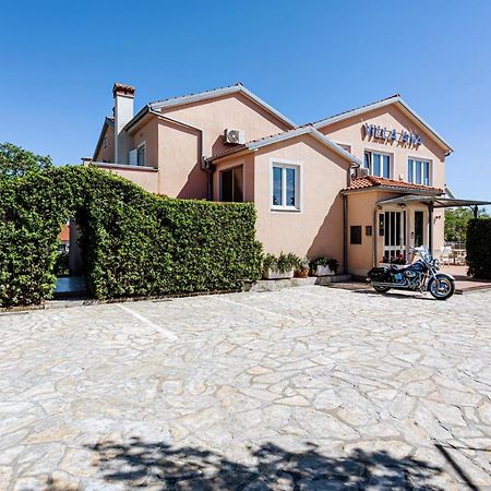 Apartments Villa Ana Krk Town Luaran gambar