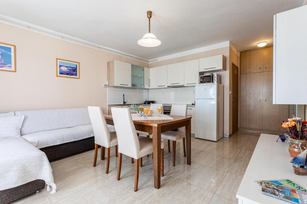 Apartments Villa Ana Krk Town Luaran gambar