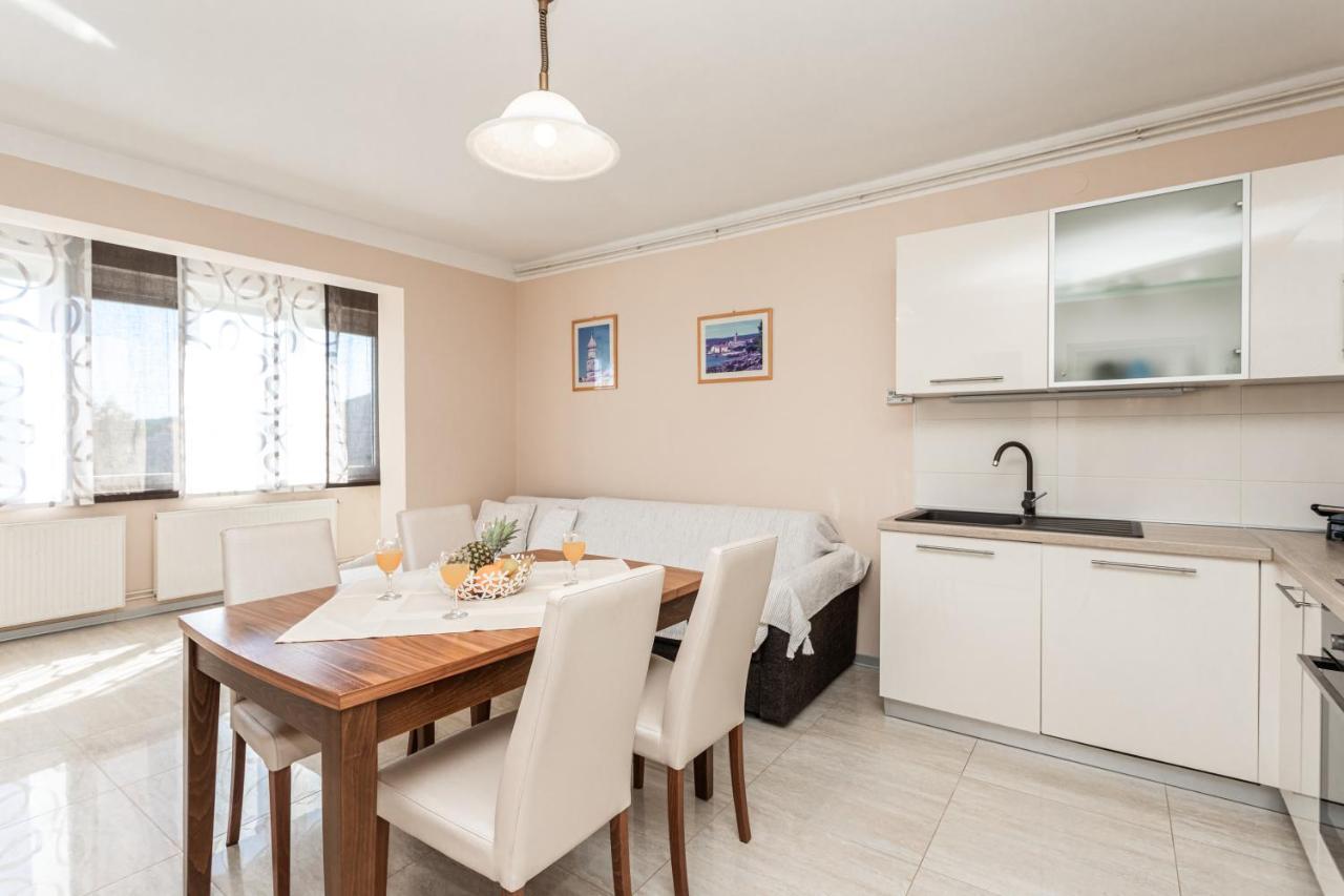Apartments Villa Ana Krk Town Luaran gambar