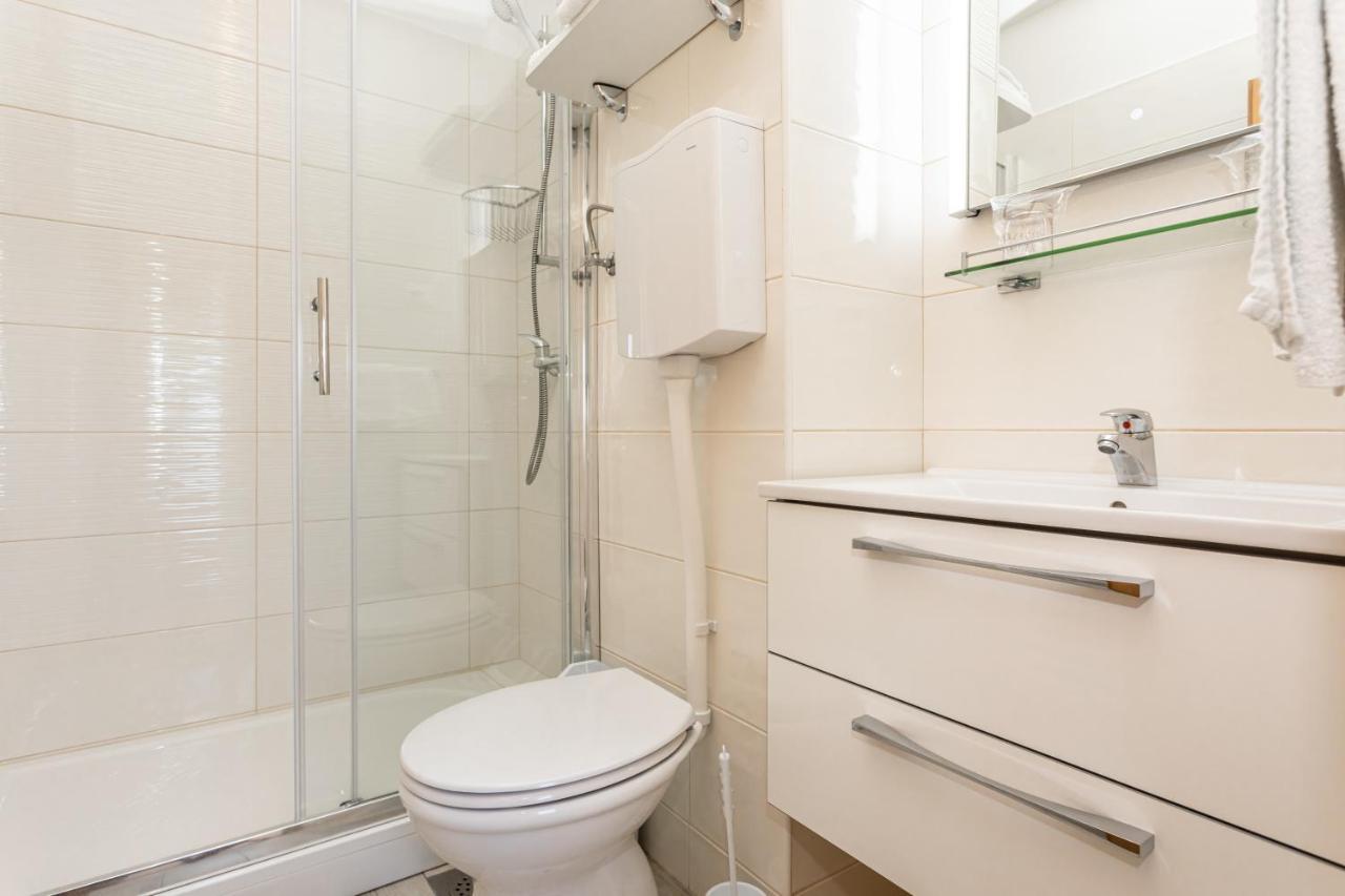 Apartments Villa Ana Krk Town Luaran gambar